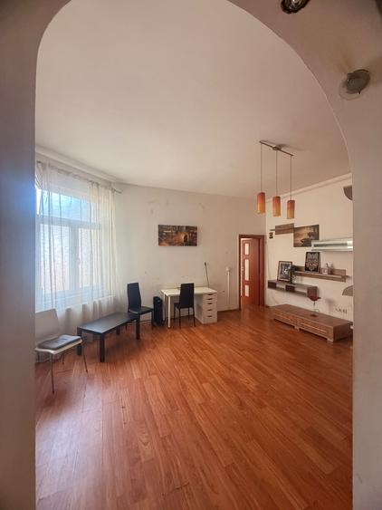 Apartament cu 2 camere decomandat, mobilat în Universitate
