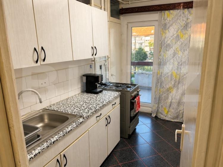 Apartament cu 2 camere decomandat în Vest