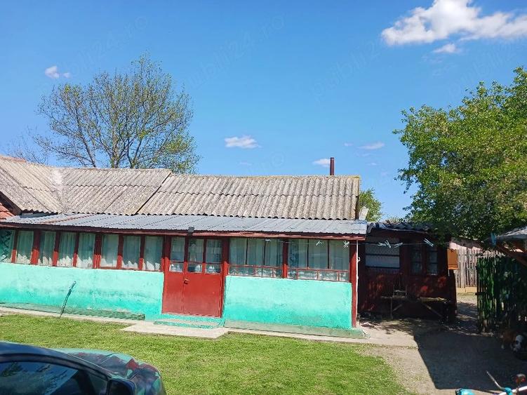 Casă cu Teren 3000 Mp în Stolnici