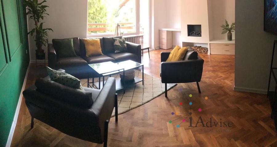 Apartament cu 4 camere decomandat în Schei