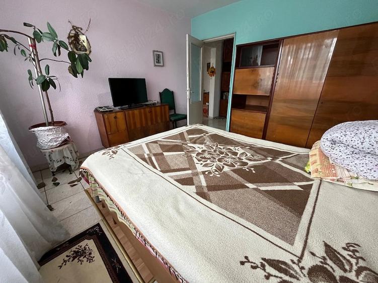 Apartament cu 4 camere decomandat în Central