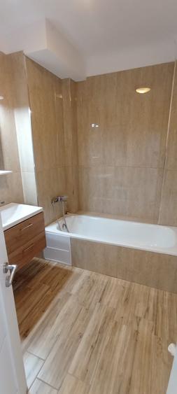 Apartament cu 7 camere decomandat în Cantemir