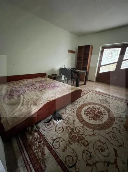Casă cu 10 camere cu Teren 950 Mp în Fratelia