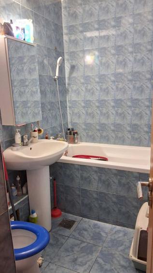 Apartament cu 2 camere semidecomandat în Berceni