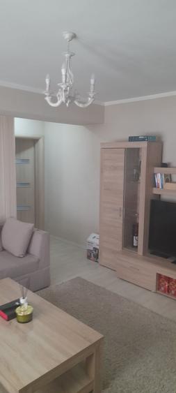 Apartament cu 2 camere semidecomandat în Fundeni