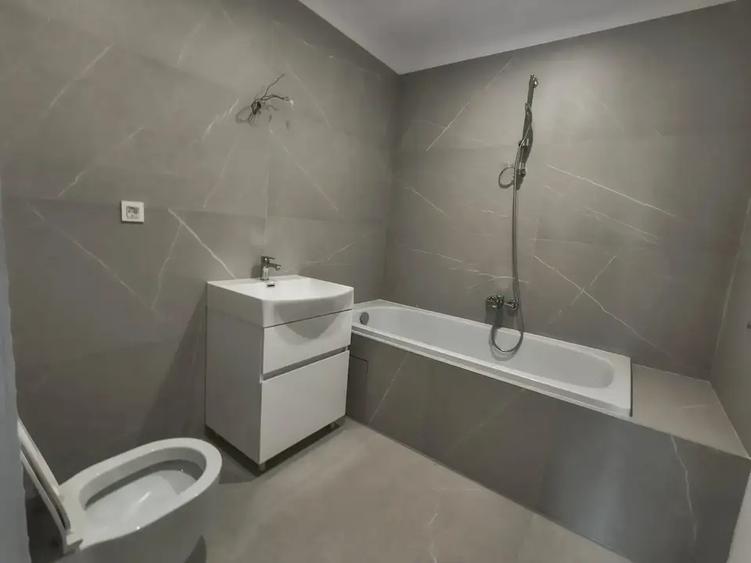 Apartament cu 4 camere decomandat în Aviației