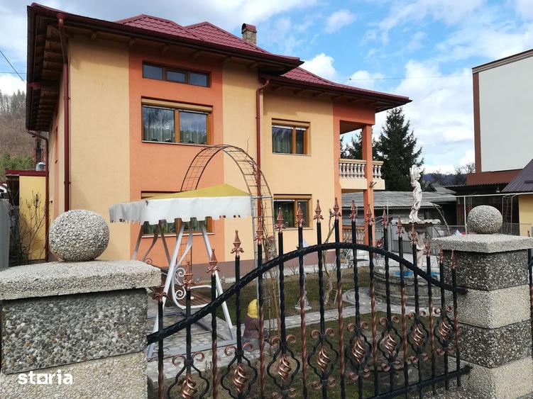 Casă cu 6 camere cu Teren 1000 Mp în Gura Humorului