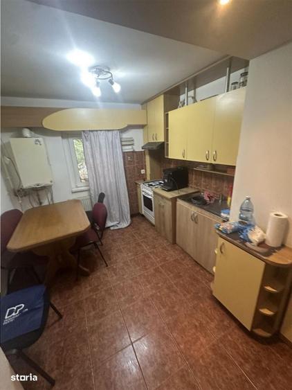 Apartament cu 4 camere decomandat în Lipovei