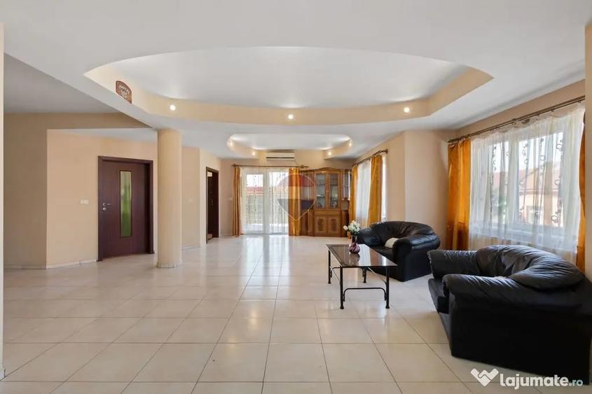 Apartament cu 3 camere decomandat în Intim