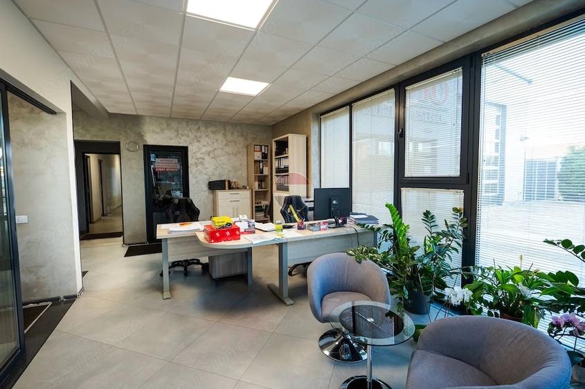 Spațiu comercial, de 1,400 mp, în Central