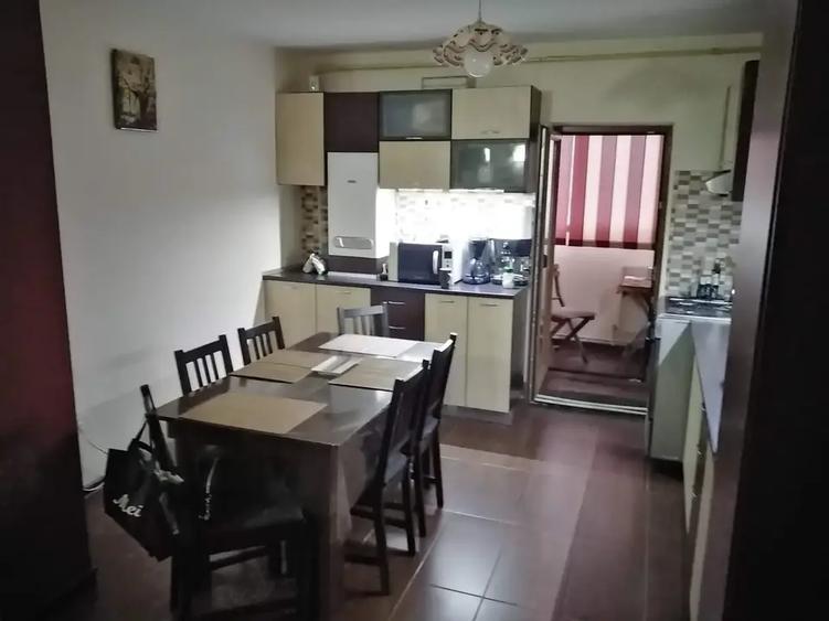 Apartament cu 3 camere semidecomandat în Mogoșoaia