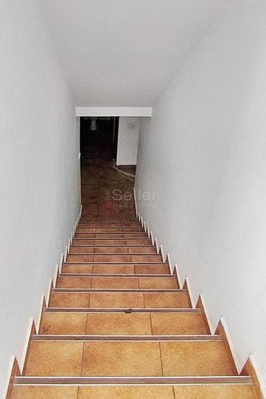 Casă individuală cu 9 camere cu Canalizare în Astra