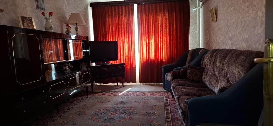 Apartament cu 3 camere semidecomandat în Colentina