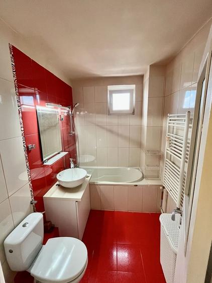 Apartament cu 3 camere decomandat în Tudor