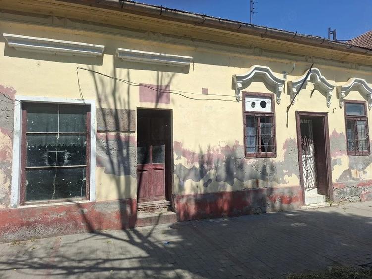 Spațiu comercial, de 800 mp, în Comloșu Mic