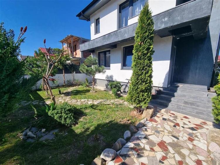 Casă individuală cu 4 camere cu Teren 400 Mp în Central