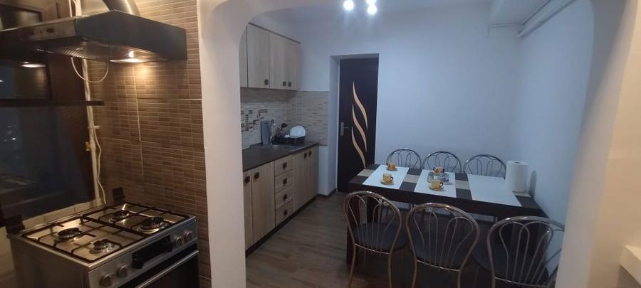 Apartamet cu 3 camere de inchiriat, etajul 2, zona CFR - 2