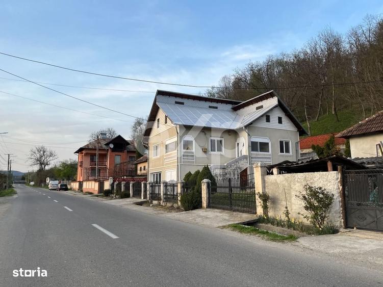 Casă cu 4 camere decomandat în Manga