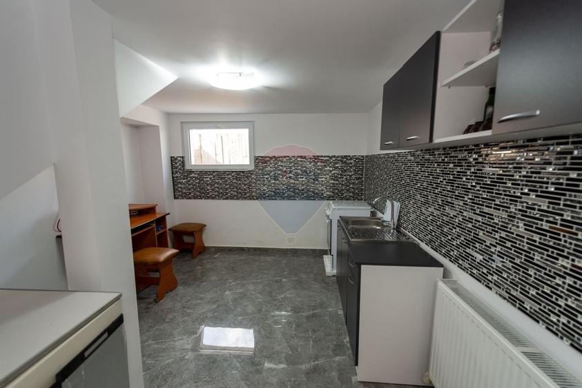 Casa cu 4 camere de vanzare , 96mp totali, sat Islaz - 48