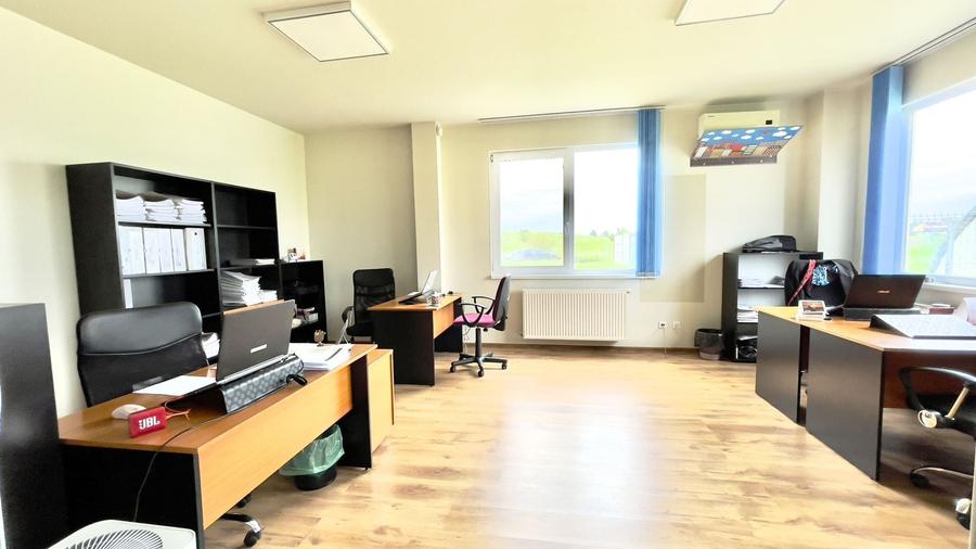 Clădire de birouri cu 12 parcări în incintă privată, UTA2, Arad - 7