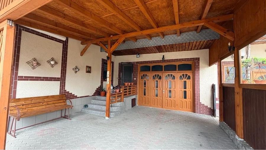 Casă cu 6 camere cu Teren 1707 Mp în Sihlea