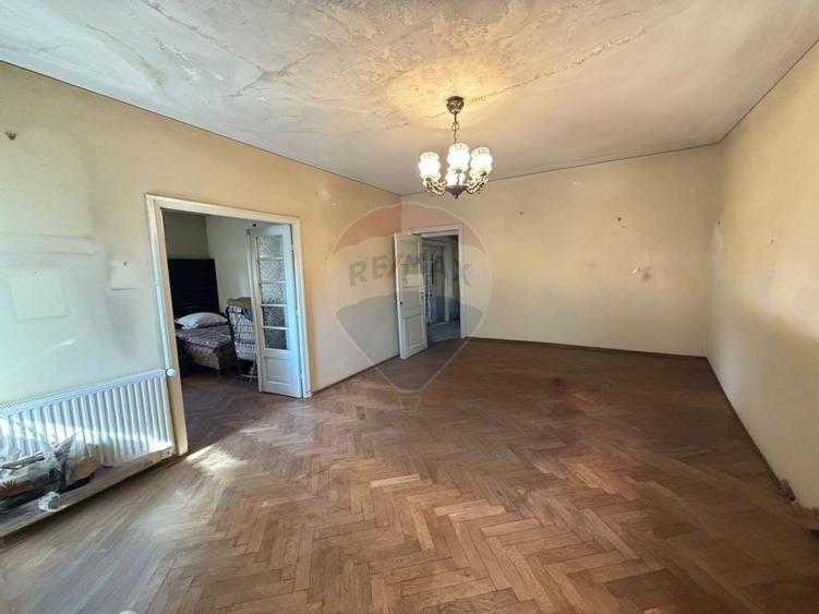 Teren 1100 mp si Casa Strada Luica Sector 4 - 12