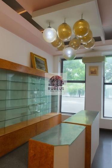 O Locație cu Istorie și Eleganță - &Icirc;n Centru, Pentru Afaceri Distincte - 2