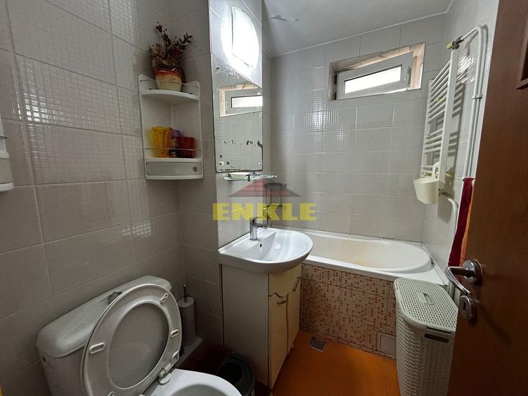 De inchiriat apartament cu 3 camere, zona Bulevard - 9