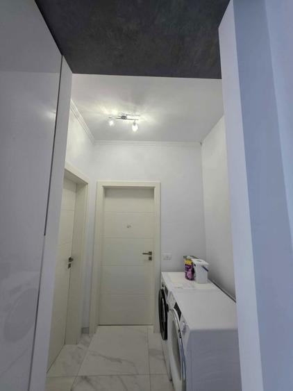 Se vinde apartament direct dela propietar pe strada dacilor nr 4 etaj 2 cu lift picina parcare sub teran si parcare exsterior - 2