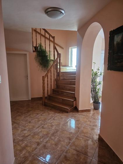 Casă cu 4 camere în Exterior Vest