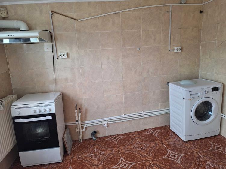 Casă cu 4 camere în Palazu Mare