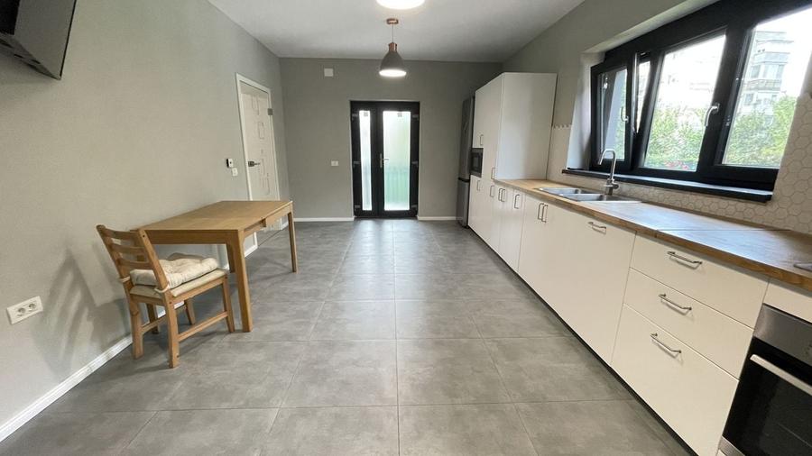 Casa spatioasa,amenajata in zona Lipovei - 4