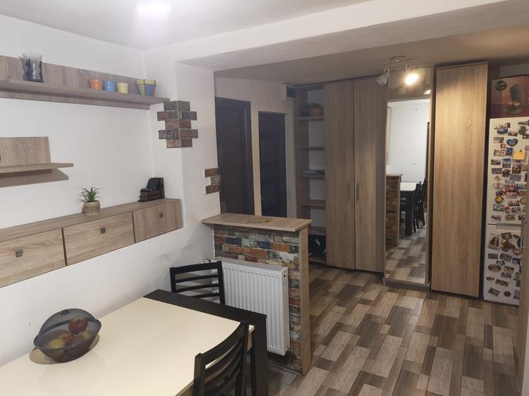 Vând apartament etaj 1 - 5