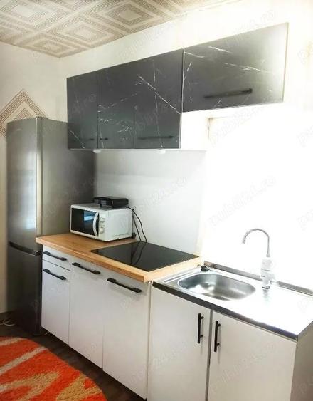 Doua case intr-o curte, partial din caramida, cu interior renovat in anul 2025, in zona buna, - 7