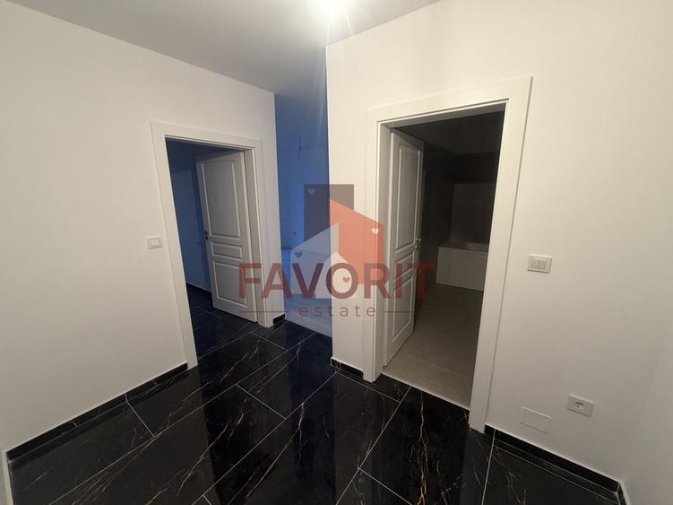 Decomandat. Disponibil imediat. Loc de parcare - 10