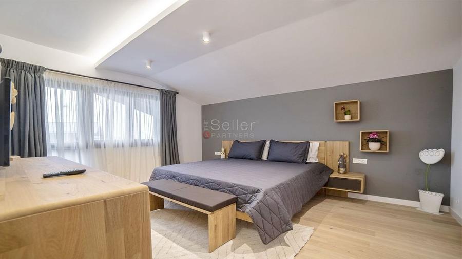 Priveliste frumoasa catre Masivul Postavarul - 6