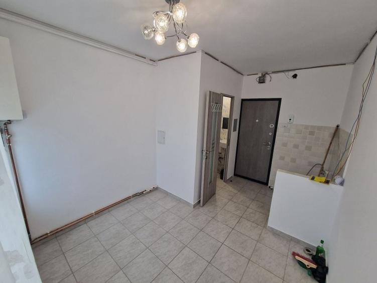 REZERVAT! Garsoniera cu centrala si baie proprie, zona Astra - 2
