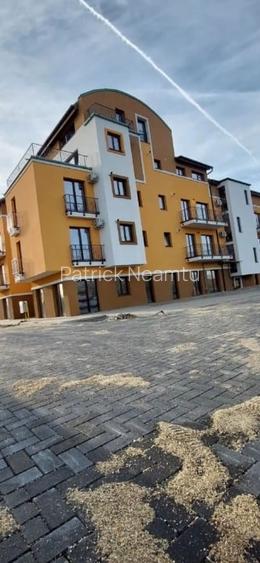 Apartamente + spatiu comercial