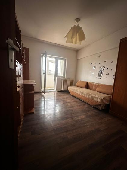 Apartament 3 camere decomandat, etajul 5/8, zona Nicolina - 1