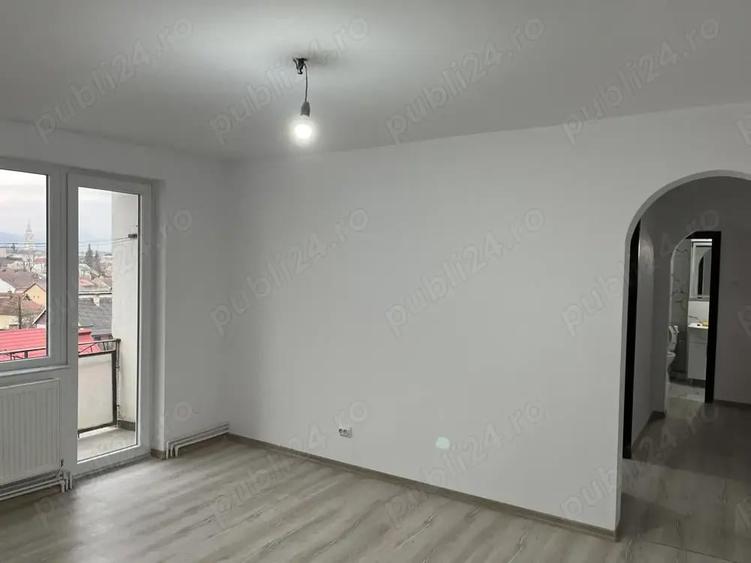 Proprietar, Vand Apartament cu 4 camere, Bulevardul Independen?ei - 1