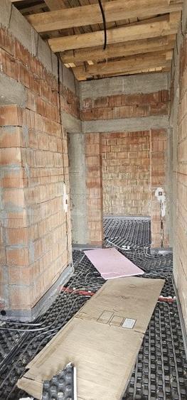 Casa la rosu, 4 camere, terasa mare cu vedere foarte frumoasa, zona Visan - 3