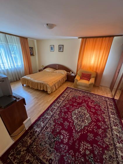 Garsoniera la curte Predeal - 1