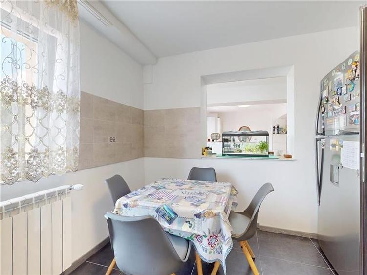 Casa mobilata, accesorizata, luminoasa, vedere munte, zona verde - 16