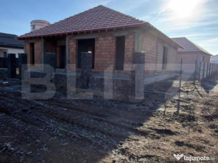 DE VANZARE---CASA IN CARTIER IZVOR , PE PARTER LA DOAR 185.0 - 2