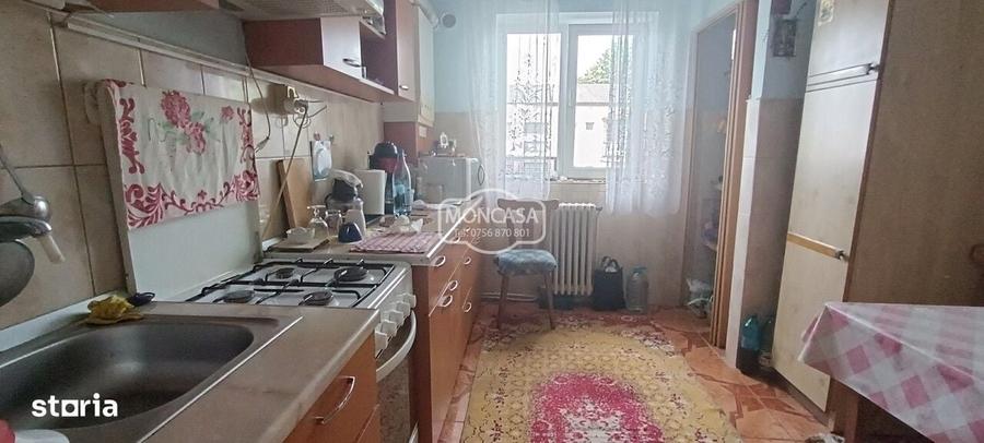 Apartament cu 3 camere decomandat în Central