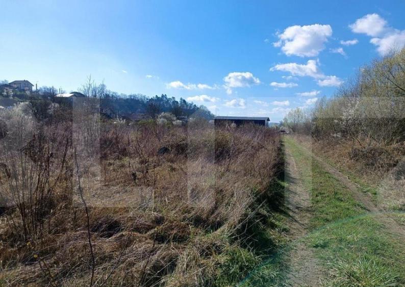 6400mp De teren Zona Foarte Buna. - 1