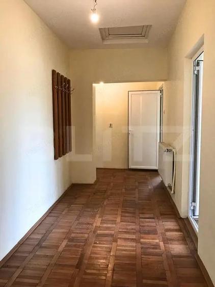 Casa de vanzare, 354 mp, zona Titu - 13