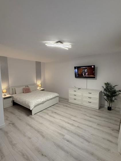 Garsoniera decomandata 45 m2 + loc de parcare - 1