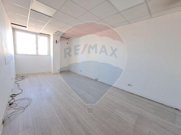 Spatiu comercial de 1500 mp de inchiriat in zona P-ta Presei Libere - 17