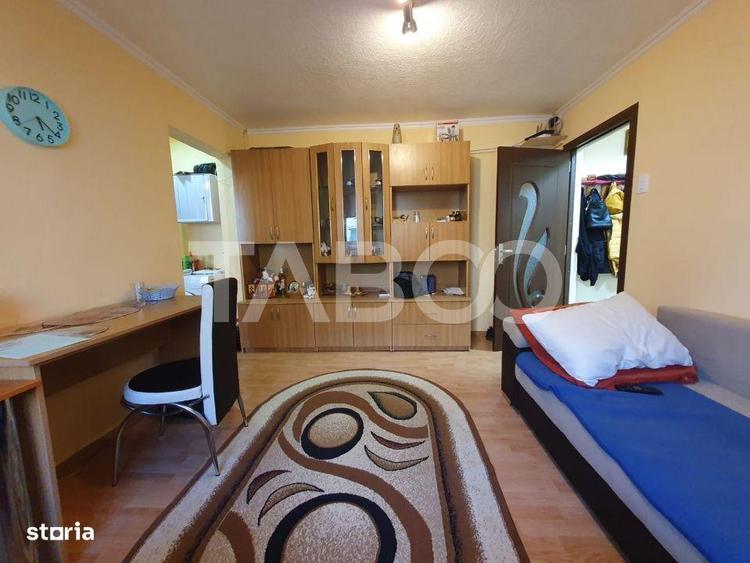 Apartament de vanzare 2 camere semidecomandat zona 13 Decembrie - 4